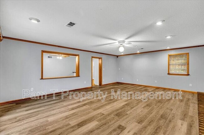 Building Photo - 15 Vineyard Dr