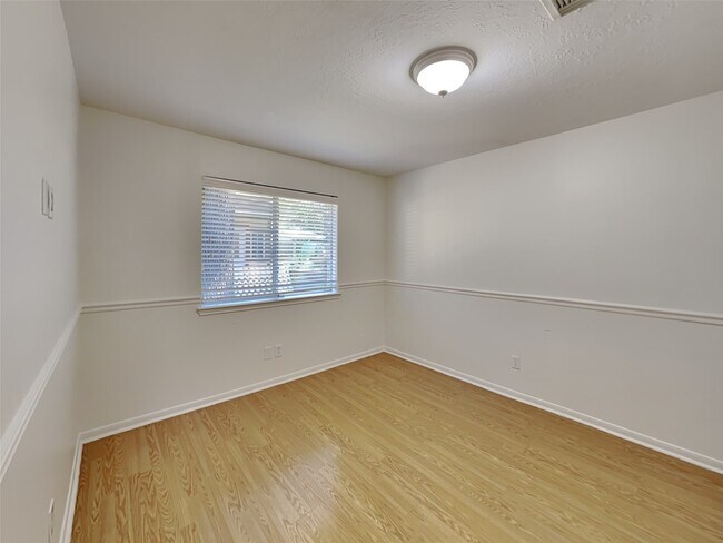 Building Photo - 10467 Twin Circles Dr