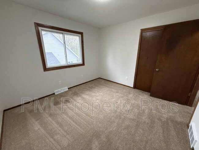 Building Photo - 8148 S 88th St