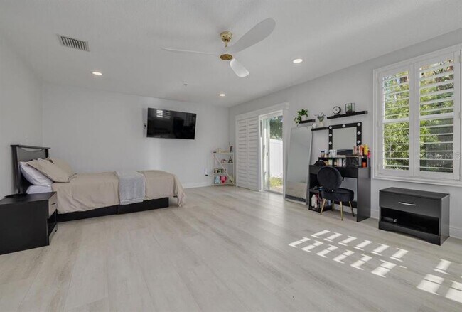 Building Photo - 4603 Overlook Dr NE