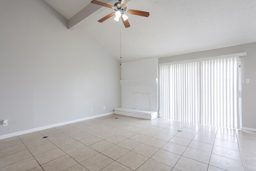 Building Photo - 16158 Coyridge Ln