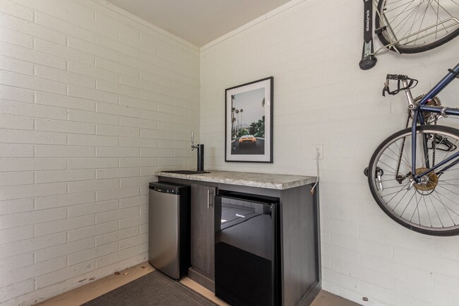 Building Photo - Spacious 2 Bed, 2 Bath Woodland Park Townhome
