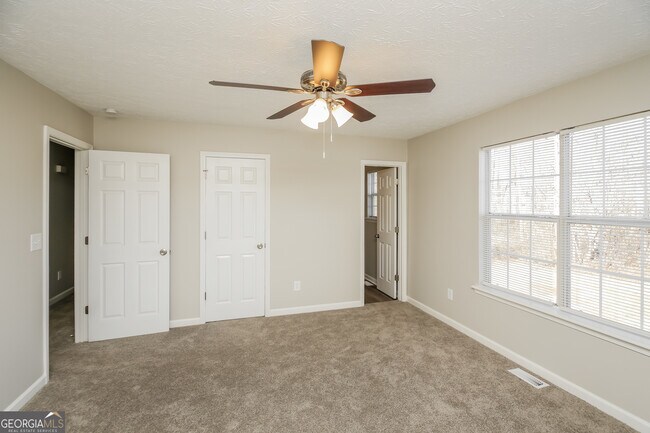 Building Photo - 34 Canter Ln