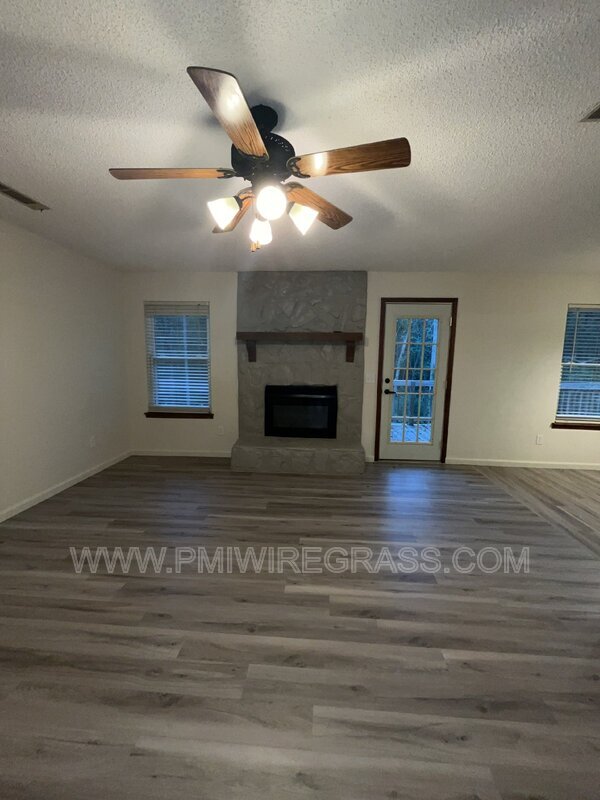 Building Photo - 214 Brookside Ln