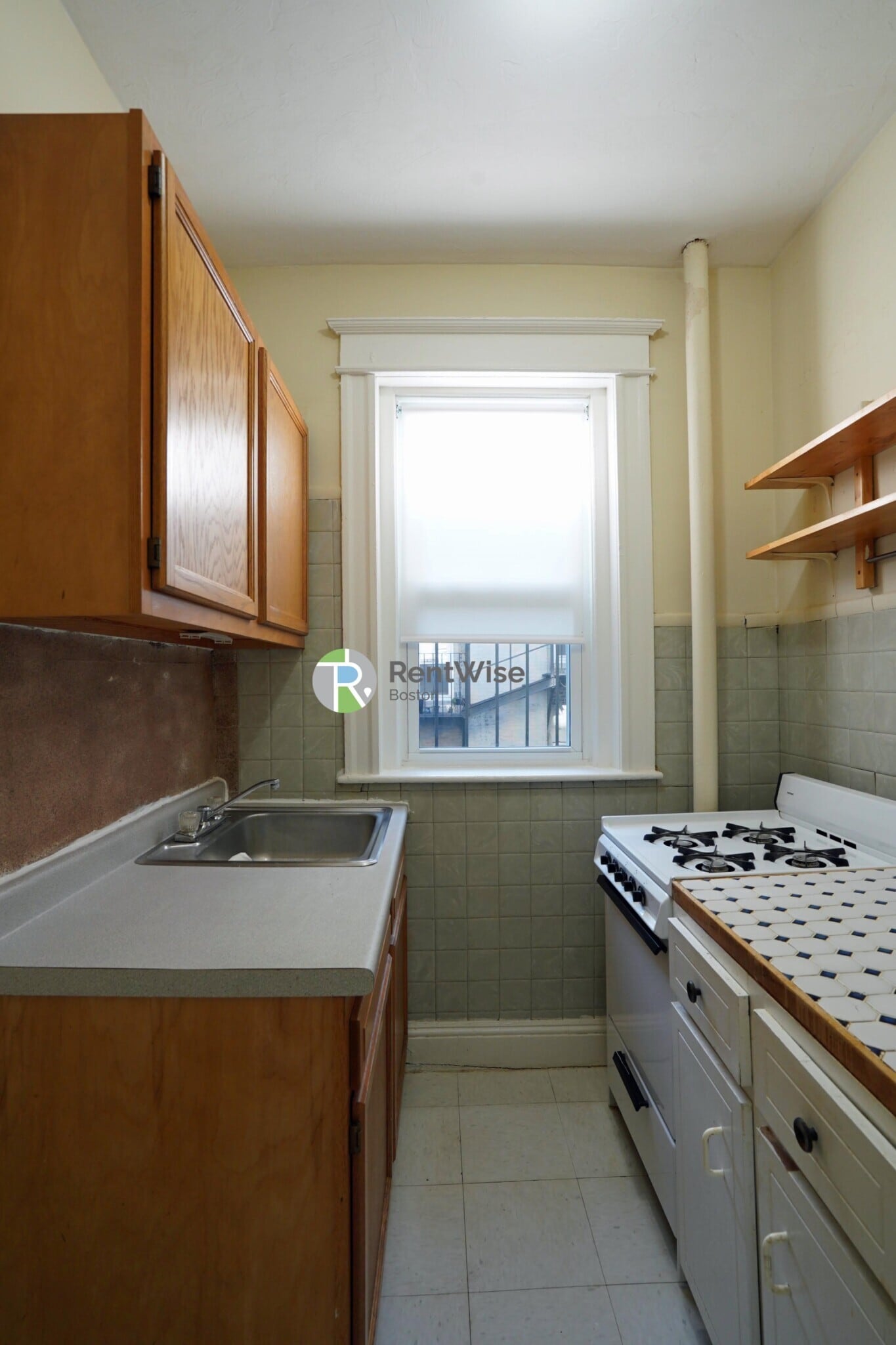 Building Photo - 68 Woodstock Ave