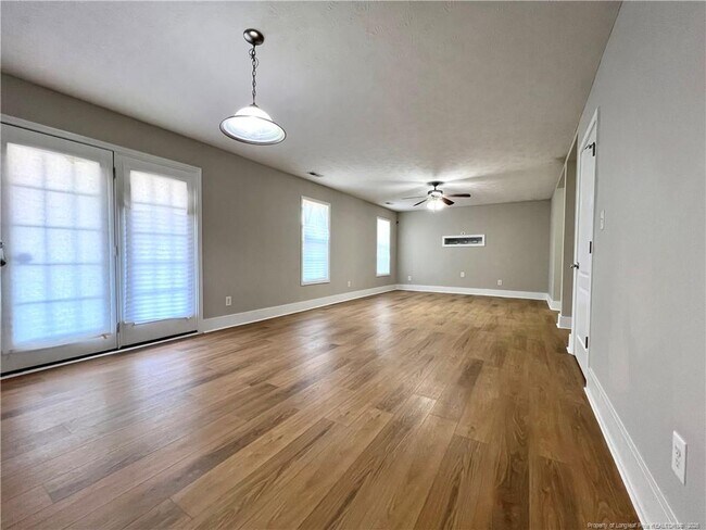 Building Photo - 240 Declaration Dr