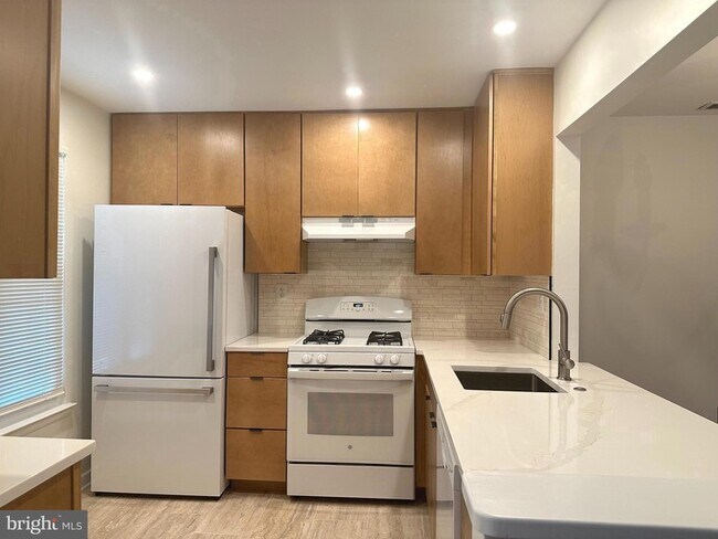 Building Photo - 743 Sedgewick Ct