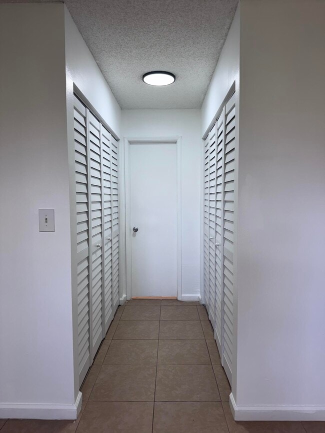 Building Photo - 9968 Nob Hill Ln