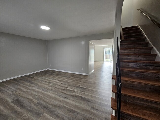 Building Photo - 723 Atterbury Ct