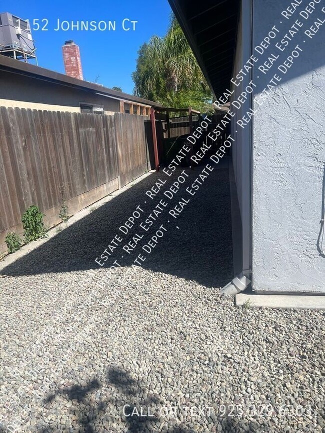 Building Photo - 1152 Johnson Ct