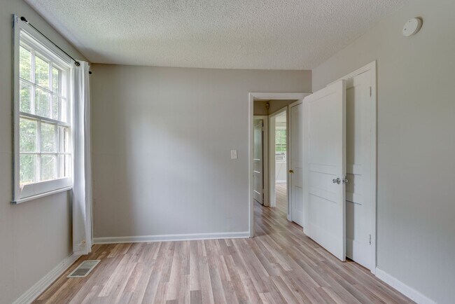 Building Photo - Charming 4BR/2BA Home in South Nashville –...