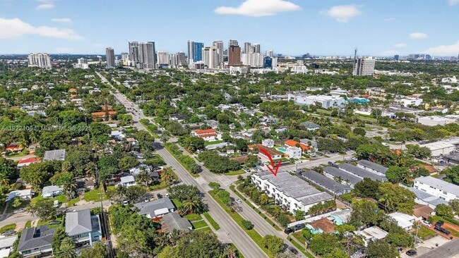 Building Photo - 1402 SW 4th Ave