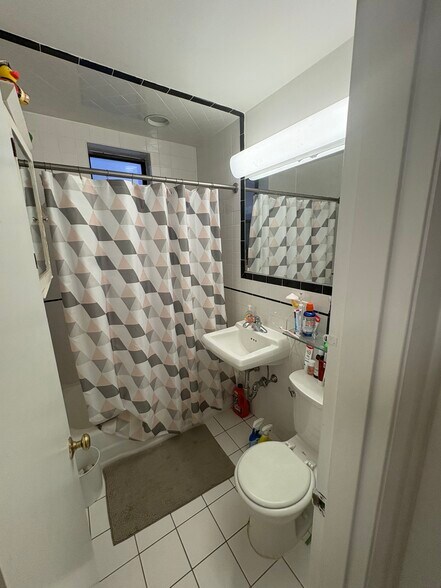 Building Photo - 35 Westland Ave