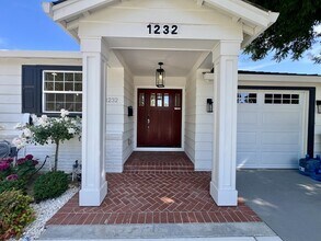 Building Photo - Willow Glen Rental