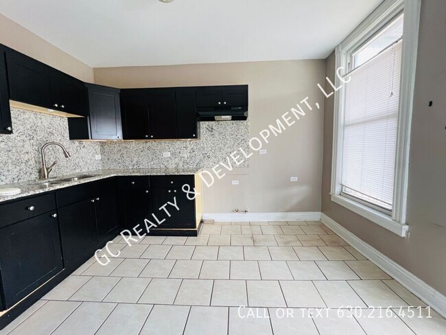Building Photo - 6607 S Ellis-Unit 2