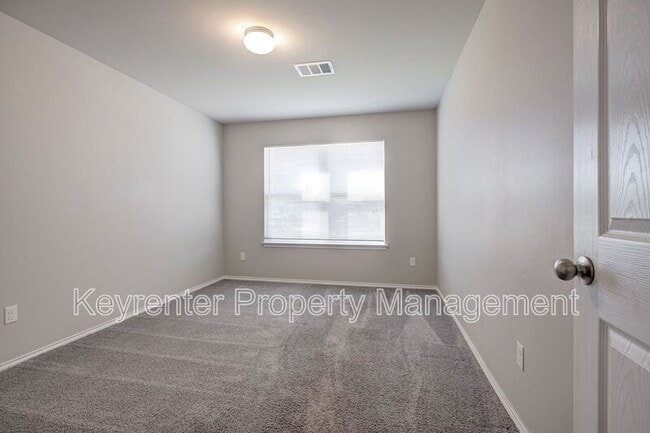 Building Photo - 209 SE 4th St