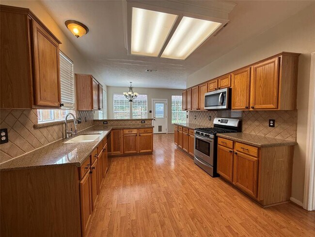 Building Photo - 4614 Russett Pl S