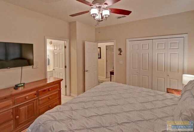 Building Photo - 102 E Capricorn Dr