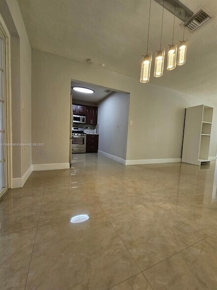 Building Photo - 1020 N 74th Way