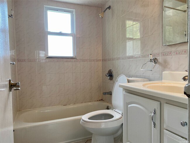 Building Photo - 160-15-16016 16th Ave