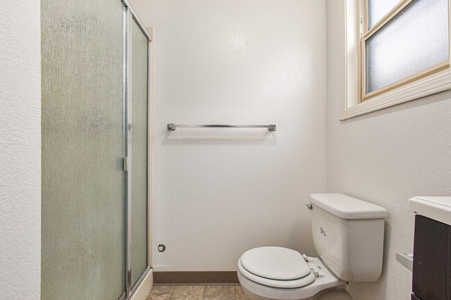 Building Photo - 935 Central Ave