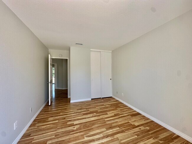 Building Photo - Spacious Updated Home In Desirable 92029 I...