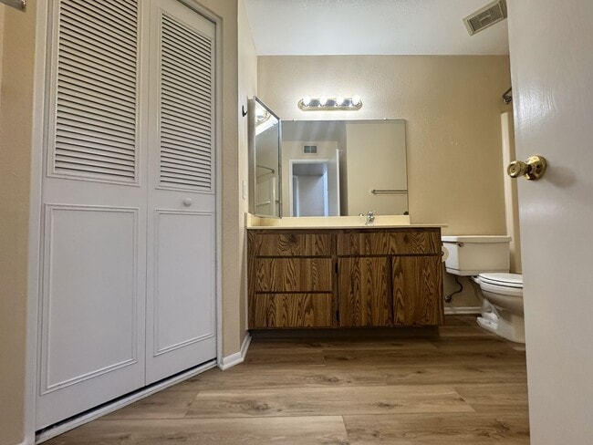 Building Photo - ***MOVE IN SPECIAL*** 2 STORY TOWNHOME WITH ATTACHED GARAGE WATER INCL