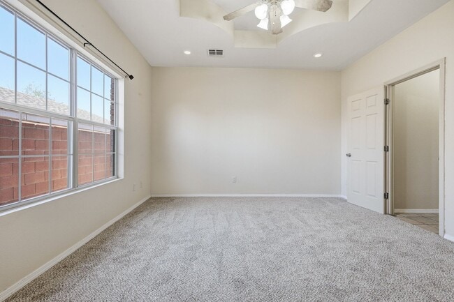 Building Photo - Conveniently Located 4 Bedroom 2 Bath Home