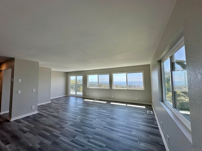 Building Photo - 6920 Country Club Dr