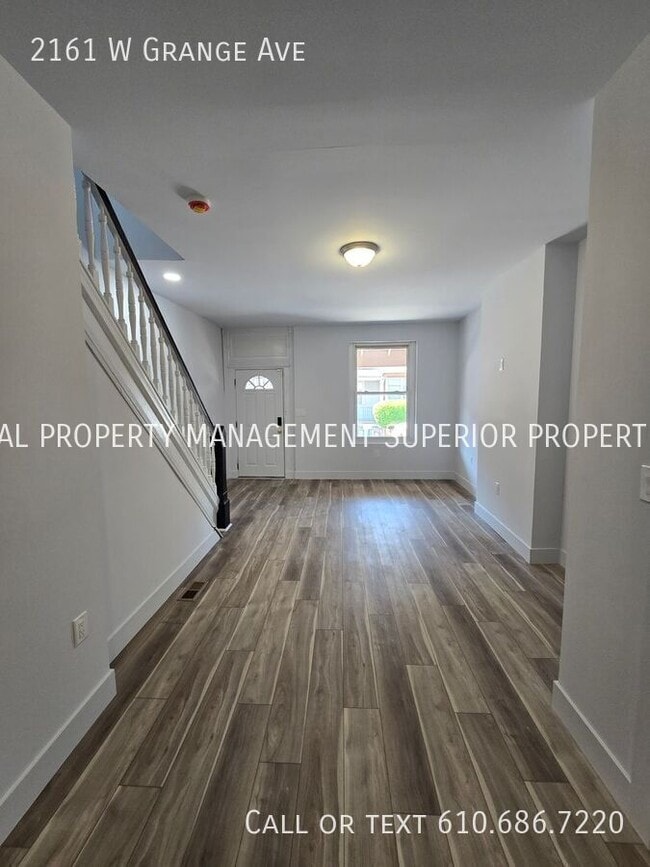 Building Photo - 2161 W Grange Ave