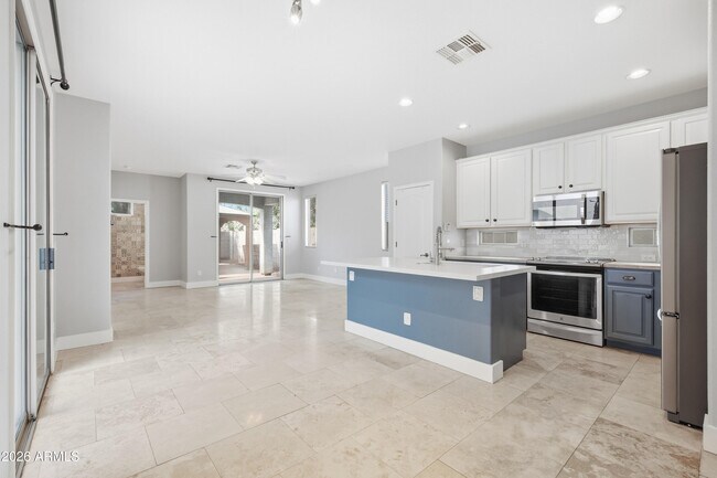 Building Photo - 4248 S Mariposa Dr