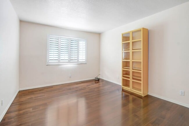 Building Photo - 2486 Stow St