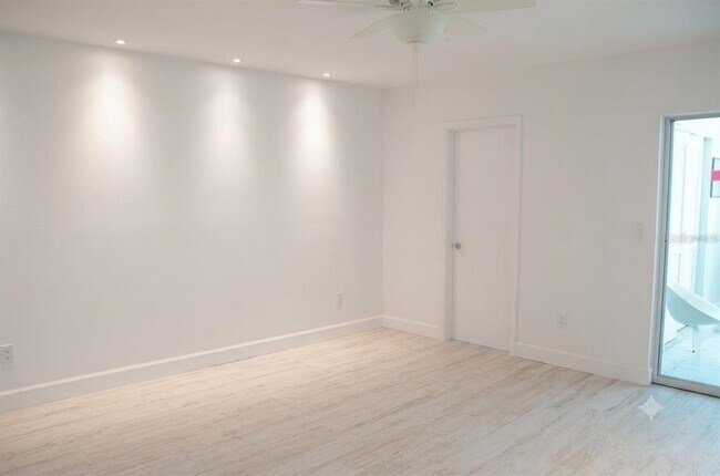 Building Photo - 2041 Australia Way W