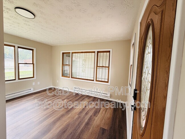 Building Photo - 16105 Walden Ave