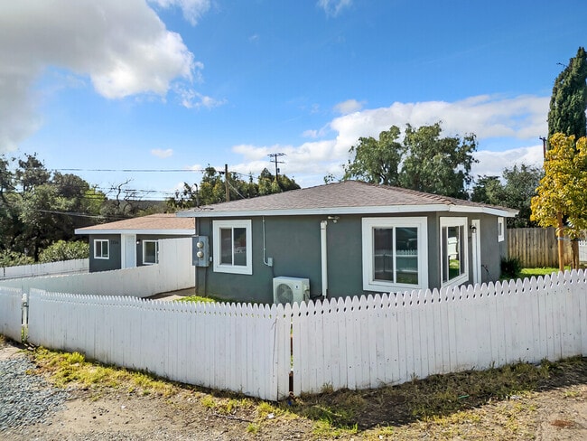 Building Photo - 1222 Willowside Ter