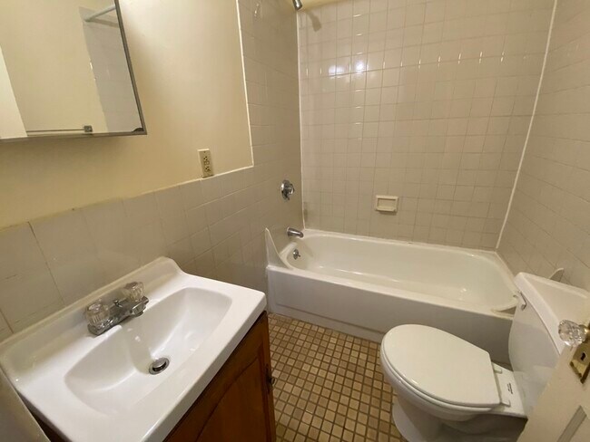 Building Photo - 44 Estes St