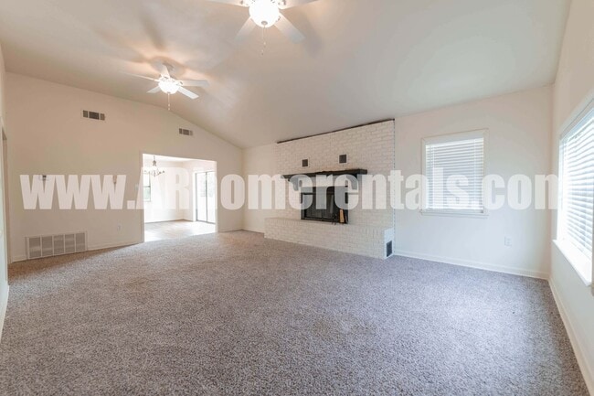 Building Photo - 117 Post Oak Dr