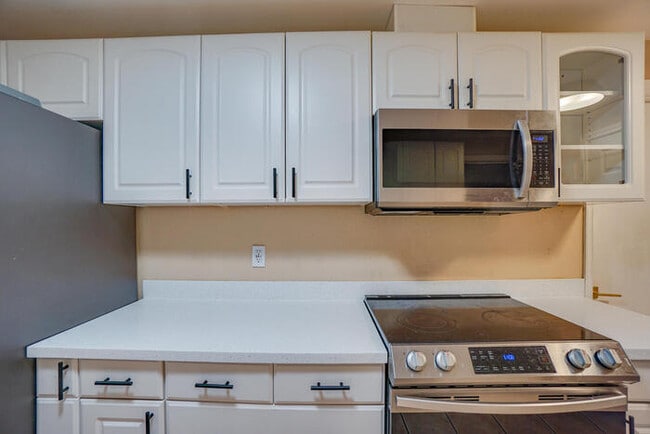 Building Photo - THREE BEDROOM HOUSE IN VANCOUVER