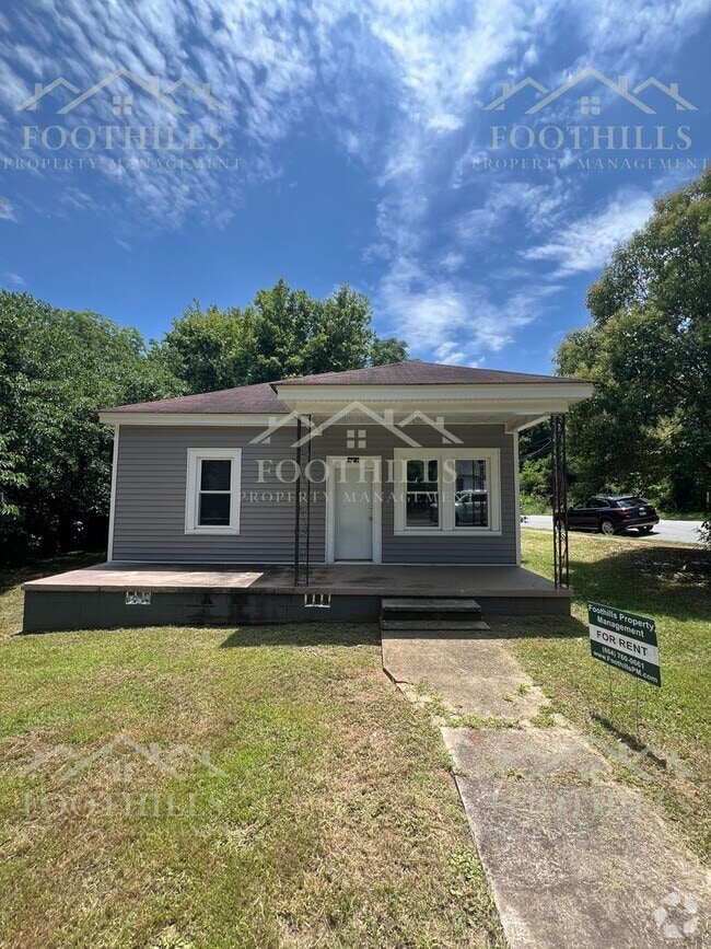 Building Photo - Spacious 3 Bedroom Home Near Anderson Univ...