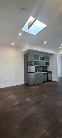 Building Photo - 548 Howard Ave