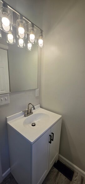 Building Photo - 279 Captain Thomas Blvd