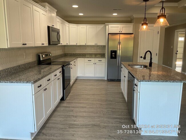 Building Photo - One Year Old - 3 Bedroom House