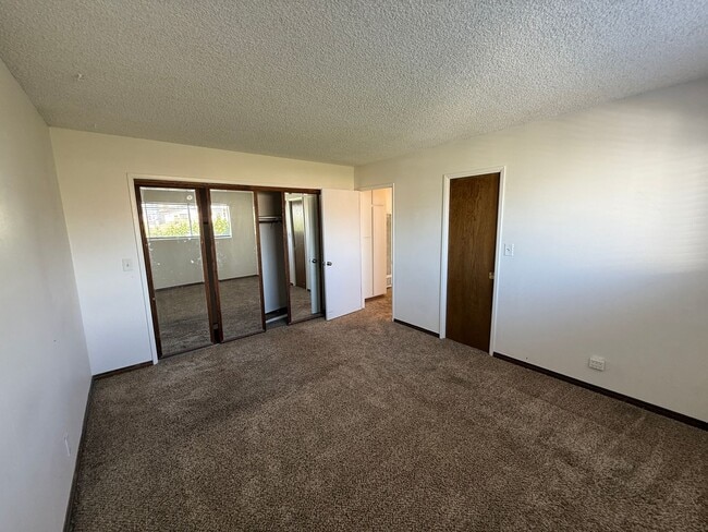 Building Photo - Beachside Living at Silver Strand