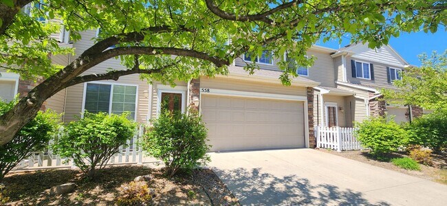 Building Photo - Rare 3 bedroom, 2.5 bathroom rental home w...