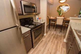 Building Photo - The Veranda