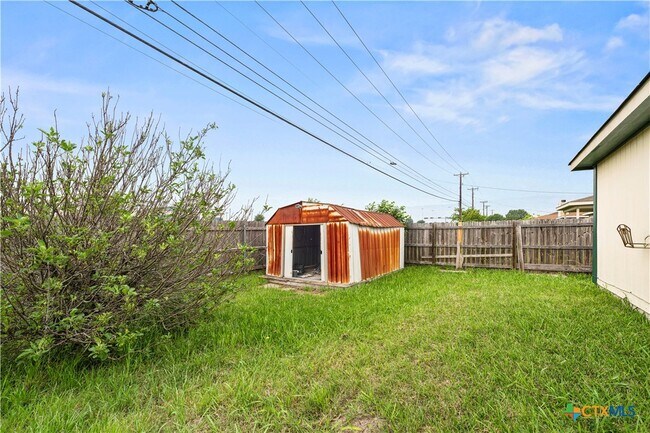 Building Photo - 1706 Bristol Dr