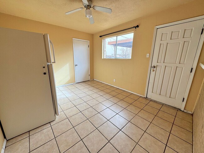 Building Photo - Northeast El Paso 4 Bed 2 Bath  Refrig A/C