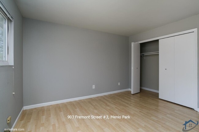 Building Photo - 903 Fremont St