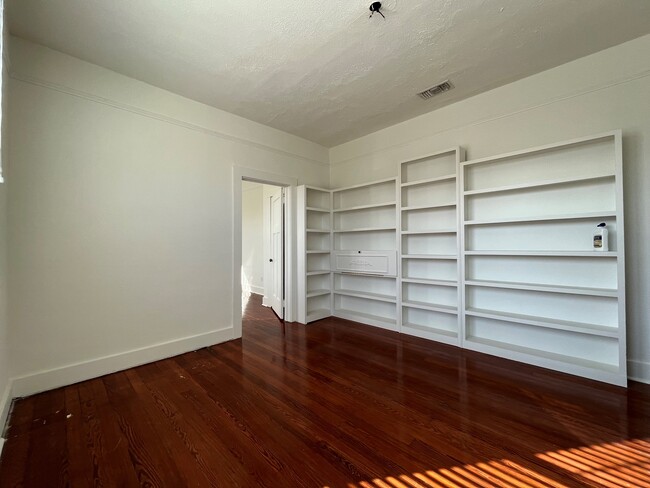 Building Photo - 5821 Catina St