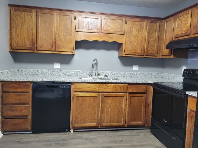 Building Photo - "Charming 2-Bedroom Haven on Glenn Street ...